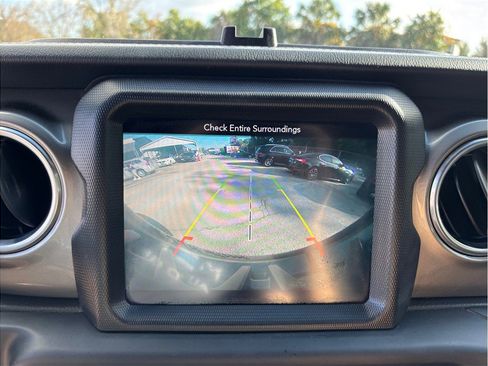 Used 2018 Jeep Wrangler Unlimited Sahara image 24