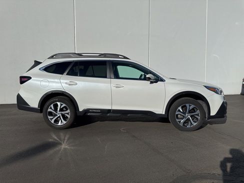 Used 2022 Subaru Outback Limited image 3