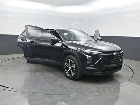 Used 2024 Chevrolet Trax RS w/ Driver Confidence Package image 35