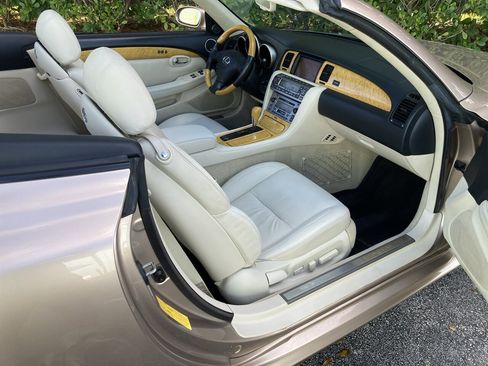Used 2004 Lexus SC 430 Convertible image 17