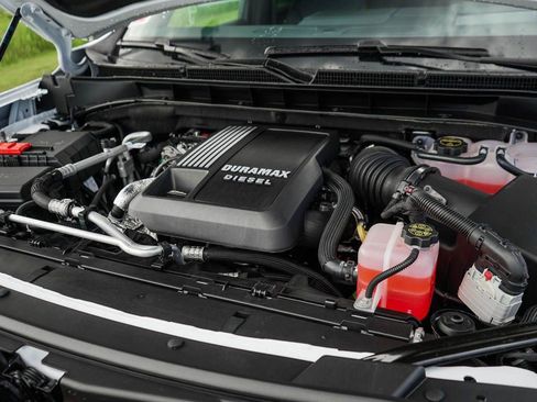 New 2026 GMC Yukon XL AT4 w/ AT4 Premium Plus Package AWD/4WD image 7