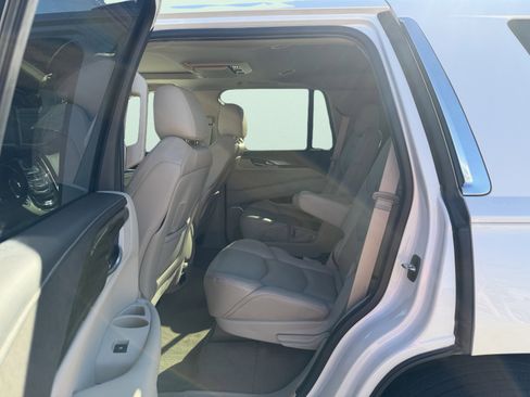 Used 2020 Cadillac Escalade Premium Luxury image 26