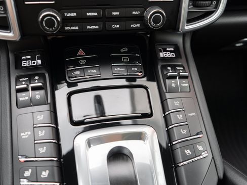 Used 2018 Porsche Cayenne S AWD/4WD image 22