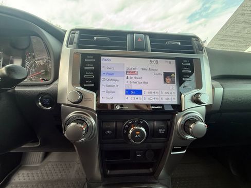 Used 2022 Toyota 4Runner SR5 AWD/4WD image 9