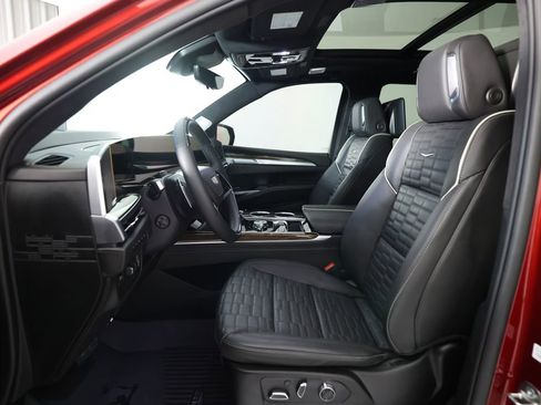 Used 2025 Cadillac Escalade Sport Platinum AWD/4WD image 18
