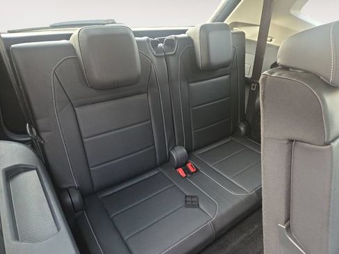 Used 2021 Volkswagen Tiguan SE w/ Panoramic Sunroof Package FWD image 31