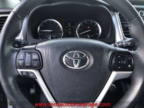 Used 2016 Toyota Highlander XLE w/ Protection Package #3 AWD/4WD image 11