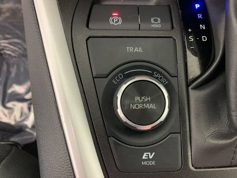 Used 2025 Toyota RAV4 LE AWD/4WD image 26