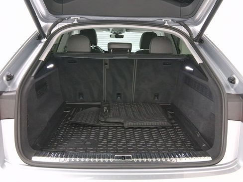 Used 2022 Audi Q8 Premium Plus image 29