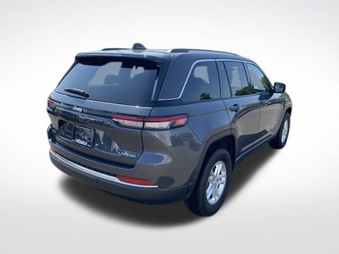 Used 2023 Jeep Grand Cherokee Laredo w/ Luxury Tech Group I AWD/4WD image 5