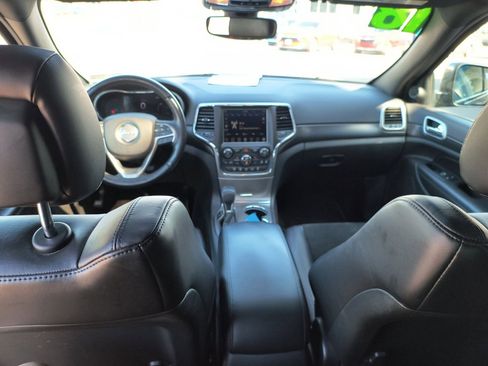 Used 2018 Jeep Grand Cherokee Altitude image 19