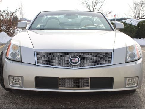 Used 2005 Cadillac XLR image 23