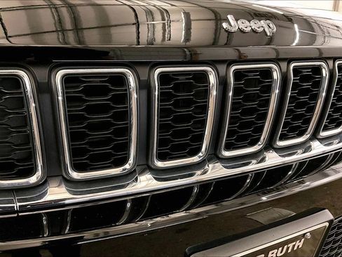 Used 2023 Jeep Grand Cherokee Laredo image 29