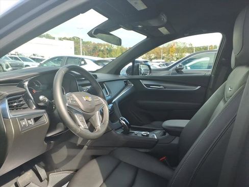 Used 2025 Cadillac XT5 Luxury image 9