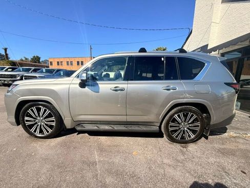 Used 2023 Lexus LX 600 4WD w/ Luxury Package image 3