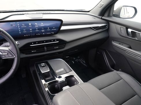 Used 2025 Buick Enclave Preferred image 21