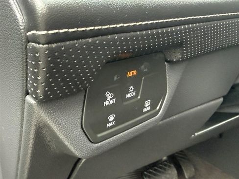 Used 2024 Volkswagen Atlas SE image 39