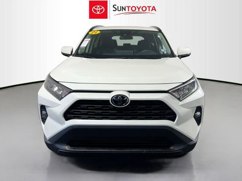 Used 2021 Toyota RAV4 XLE Premium image 10
