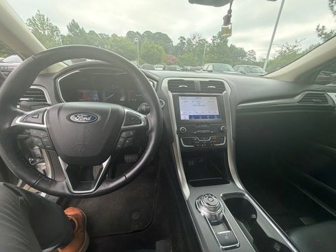 Used 2020 Ford Fusion SEL FWD image 14