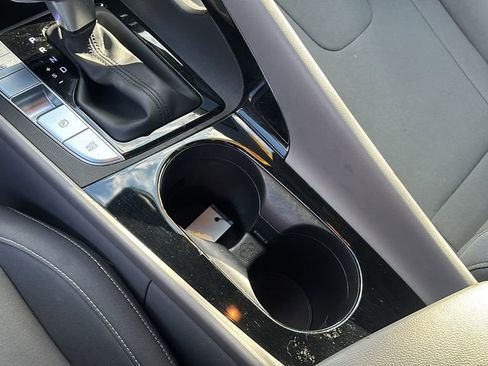 Used 2022 Hyundai Elantra Blue image 21