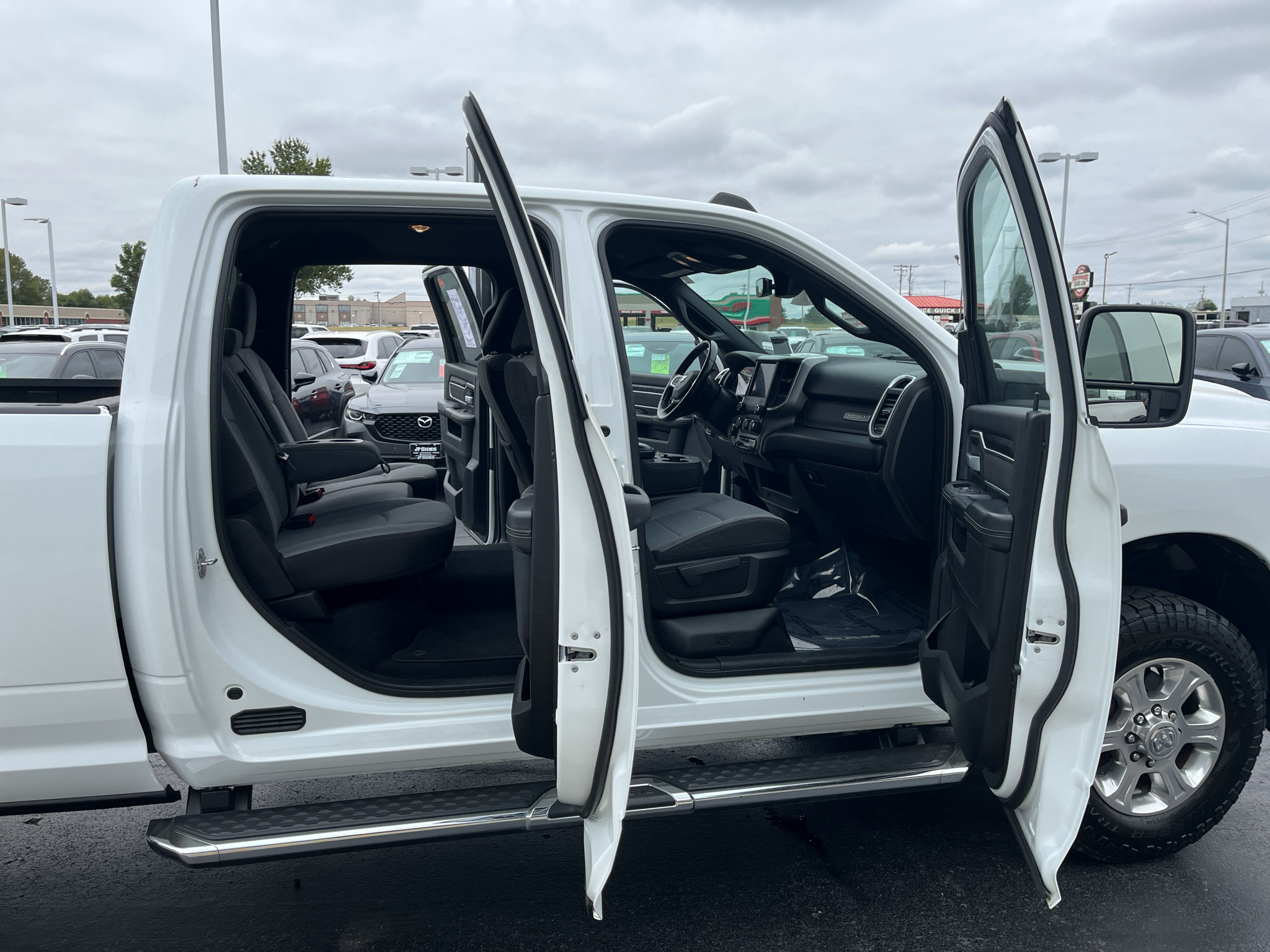 Used 2024 RAM 2500 Big Horn AWD/4WD image 40