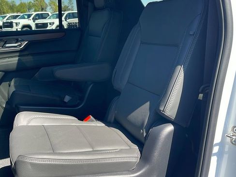 New 2026 GMC Yukon XL Denali w/ Denali Reserve Package AWD/4WD image 15