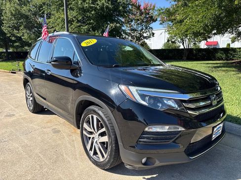 Used 2017 Honda Pilot Elite image 1
