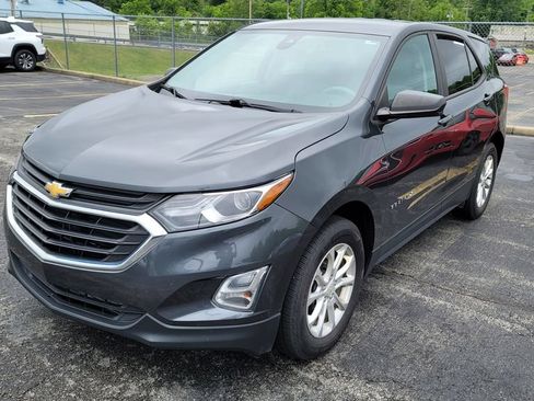 Used 2020 Chevrolet Equinox LS w/ LS Convenience Package AWD/4WD image 2