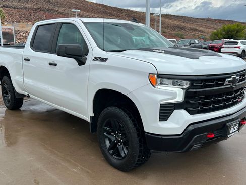 Used 2024 Chevrolet Silverado 1500 LT Trail Boss w/ Convenience Package II AWD/4WD image 8