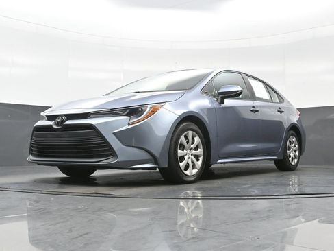 Used 2024 Toyota Corolla LE FWD image 25