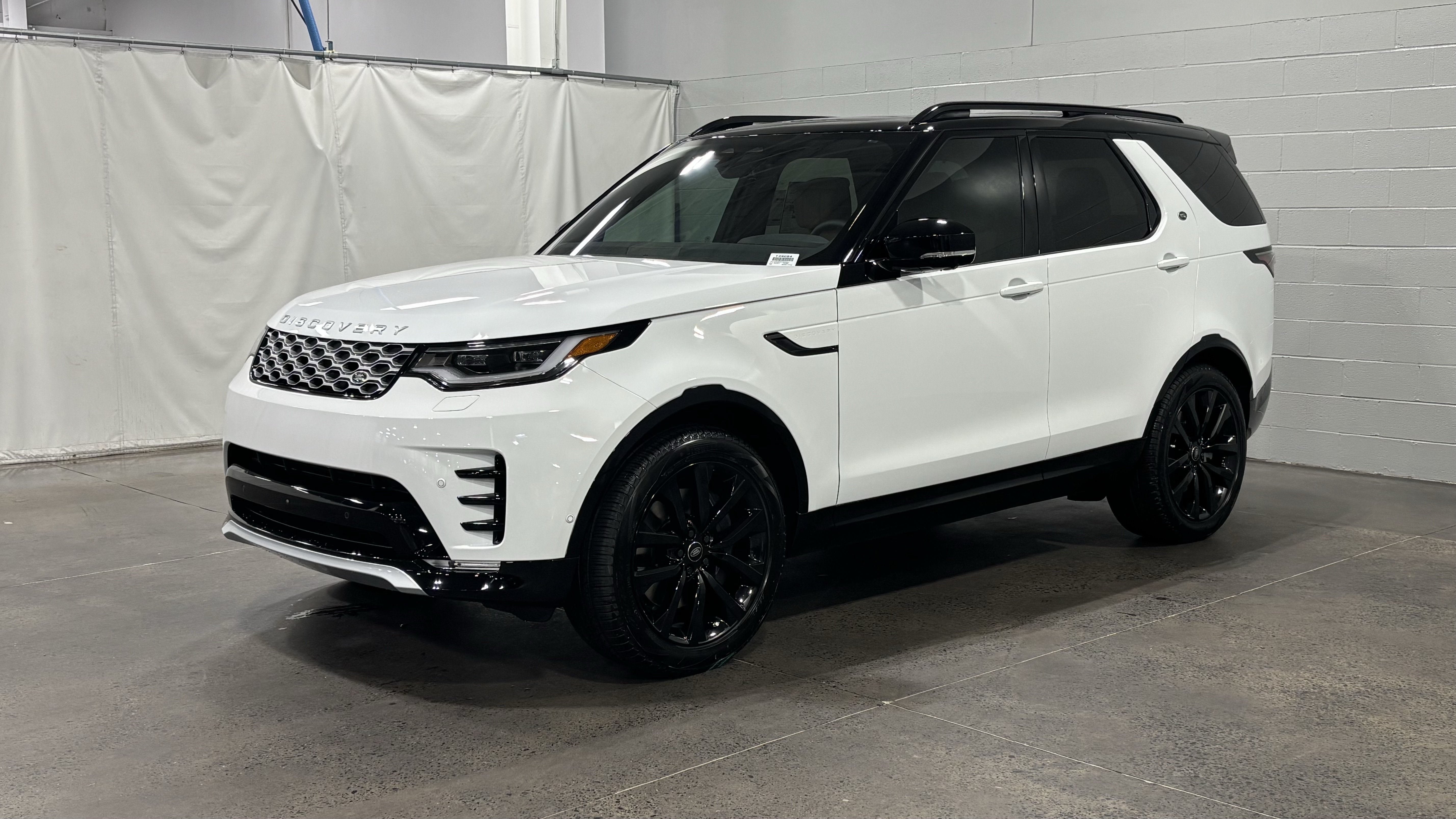 New 2026 Land Rover Discovery Limited Edition AWD/4WD image 1