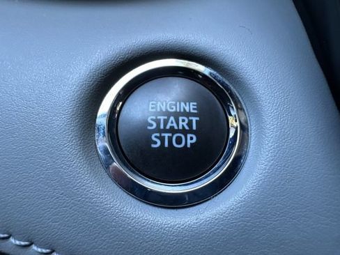 Used 2022 Toyota Highlander XLE AWD/4WD image 36