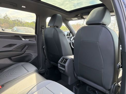 New 2026 Volkswagen Tiguan SE R-Line image 17