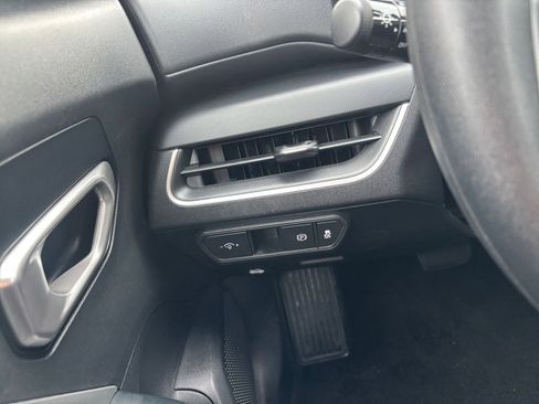 Used 2025 Kia K4 LXS image 33