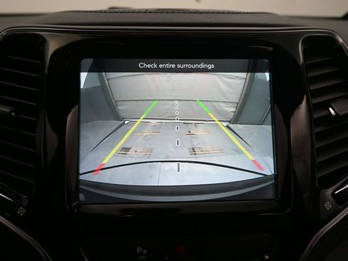 Used 2020 Jeep Cherokee Limited AWD/4WD image 23