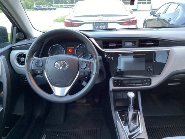 Used 2018 Toyota Corolla LE FWD image 14