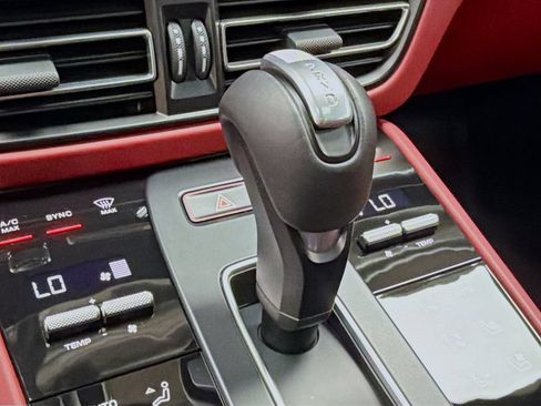 Certified 2025 Porsche Macan Turbo AWD/4WD image 19