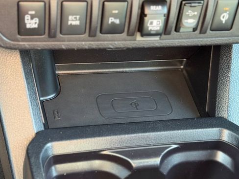 Used 2019 Toyota Tacoma TRD Sport w/ Technology Package AWD/4WD image 16