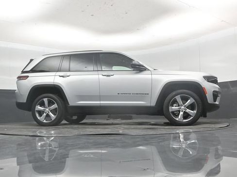 Used 2025 Jeep Grand Cherokee Limited w/ Black Appearance Package AWD/4WD image 53