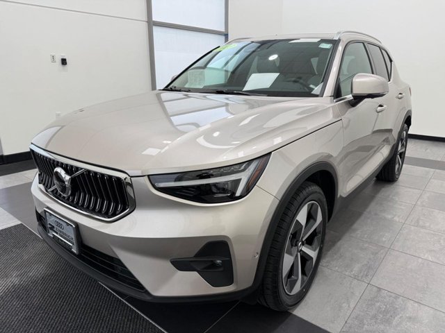 Used 2023 Volvo XC40 B5 Ultimate w/ Climate Package AWD/4WD image 5