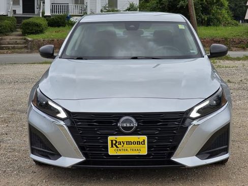 Used 2024 Nissan Altima 2.5 SV FWD image 2