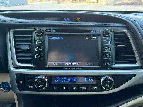 Used 2018 Toyota Highlander XLE image 30