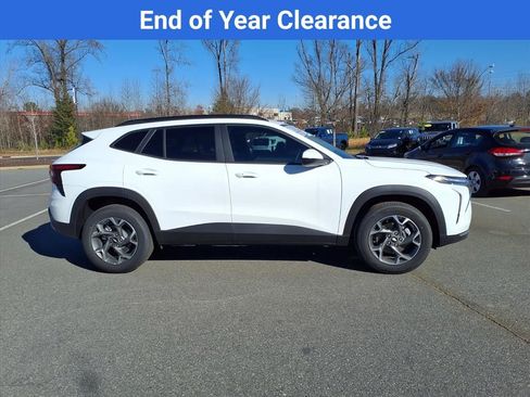 New 2025 Chevrolet Trax LT w/ Driver Confidence Package image 25