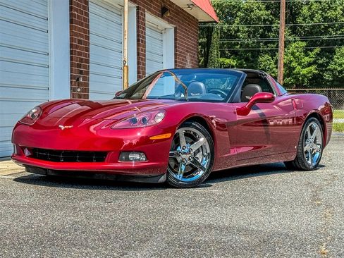 Used 2007 Chevrolet Corvette Coupe w/ Preferred Equipment Group RWD image 11