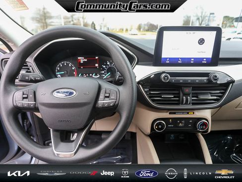 Used 2022 Ford Escape SE image 13