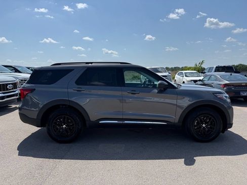 Used 2025 Ford Explorer Active AWD/4WD image 33