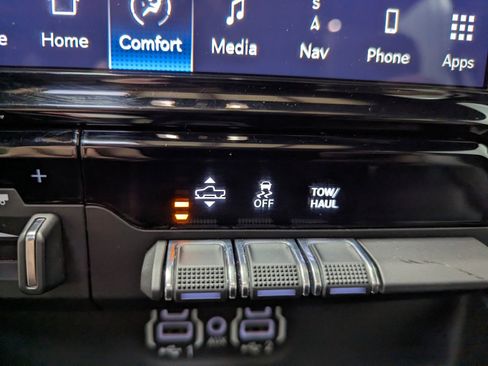 Used 2024 RAM 1500 Limited w/ Body Color Bumper Group image 26