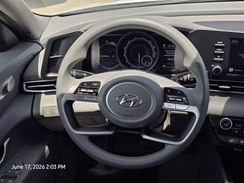 Used 2023 Hyundai Elantra Blue FWD image 25