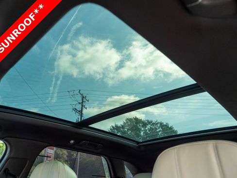 Used 2018 Bentley Bentayga Activity image 16