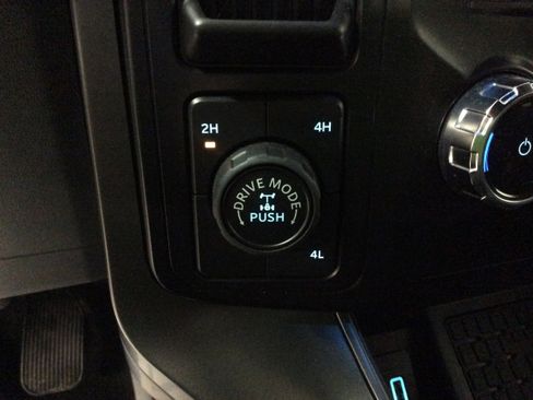 Used 2024 Ford F150 XLT w/ Equipment Group 302A MID image 32